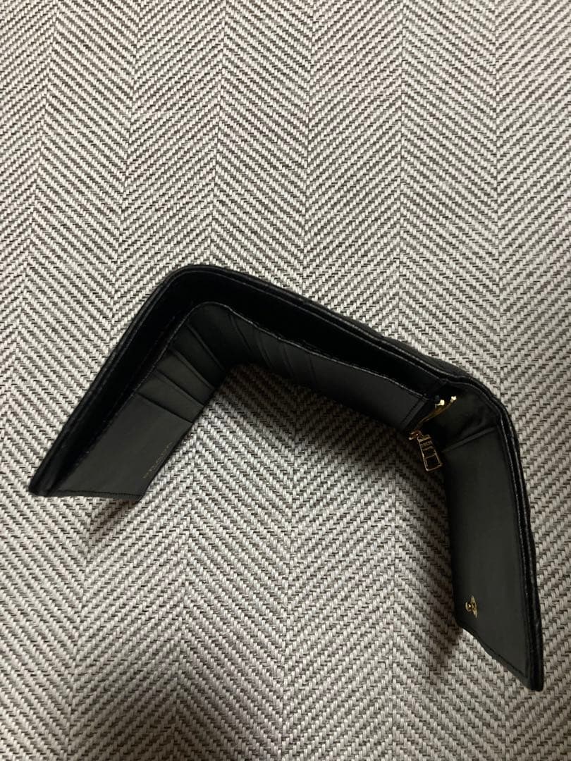 プラダ折りたたみ財布