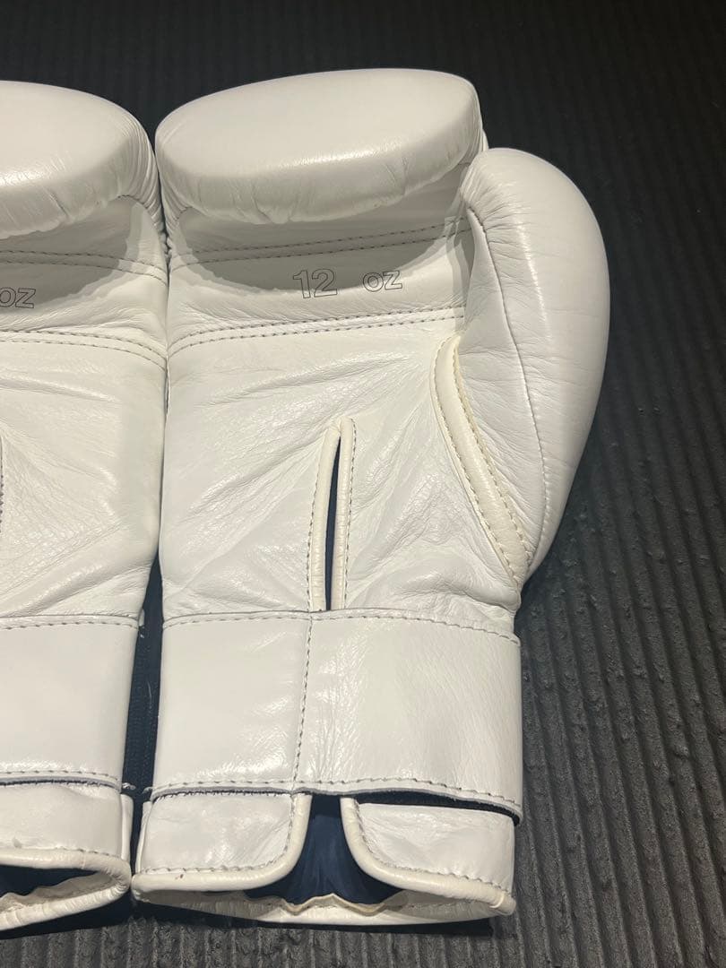 Winning ボクシンググローブ 12oz ホワイト モデル：MS-400B