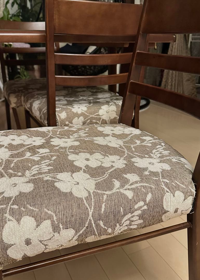 ダークブラウン 木製 ダイニングテーブル　4点セット　直接引き取りも可能