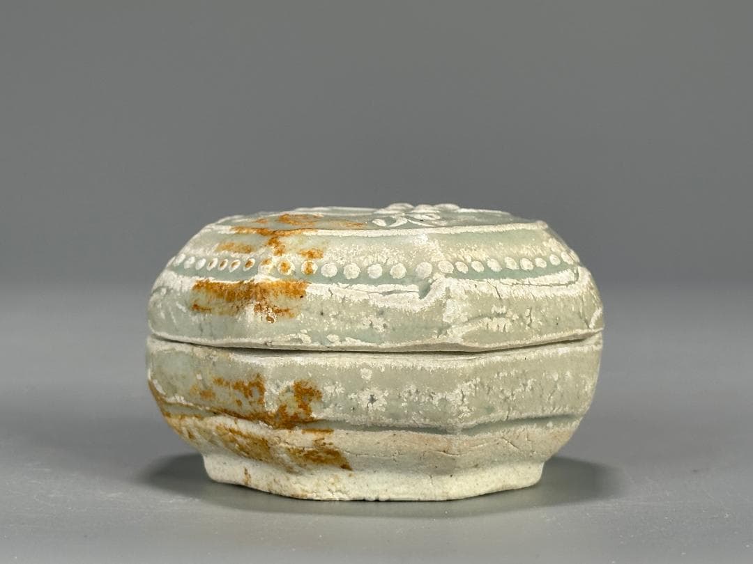 中国美術　宋時代　青白磁　湖田窯　香道具　花卉文香合　古物　時代物　唐物