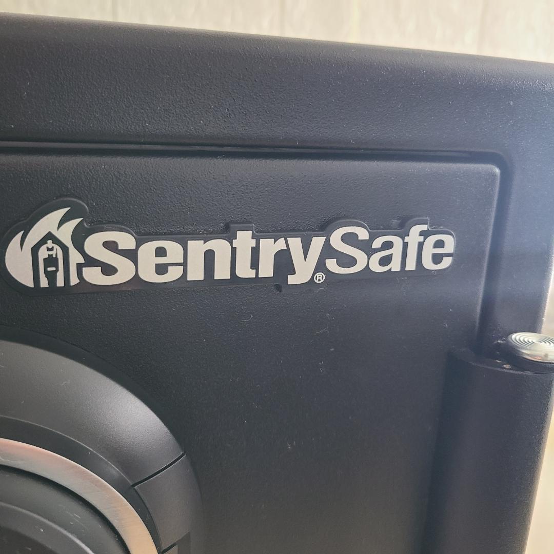 【美品】SentrySafe セントリー JFW082GUL　耐火・耐水金庫