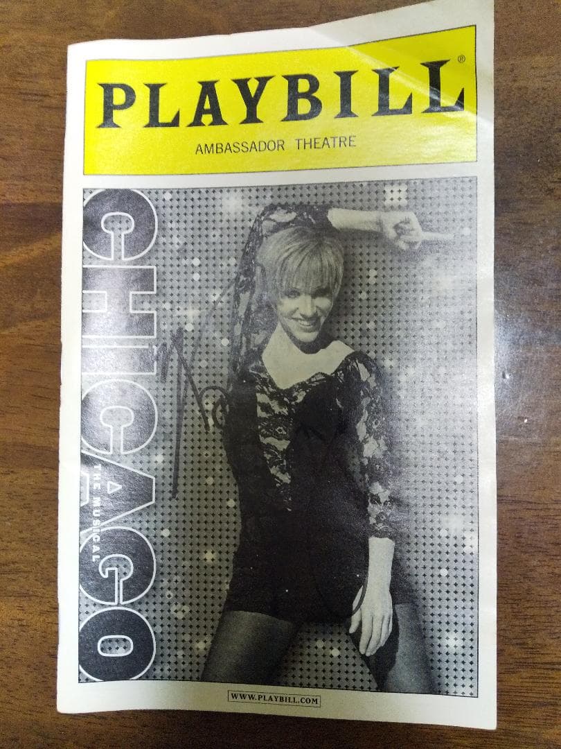 米倉涼子直筆サインパンフレット NY CHICAGO 2012.7.15