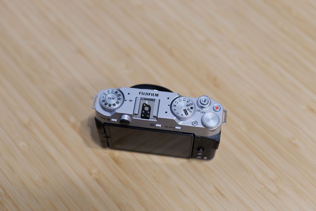 【ほぼ新品】FUJIFILM X-M5 ボディ + Smallrigグリップ等