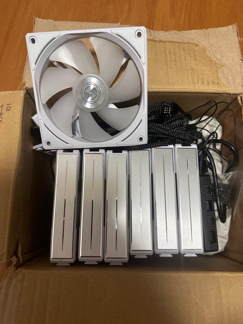 PC冷却用ファンとアルミケースセット　lianli