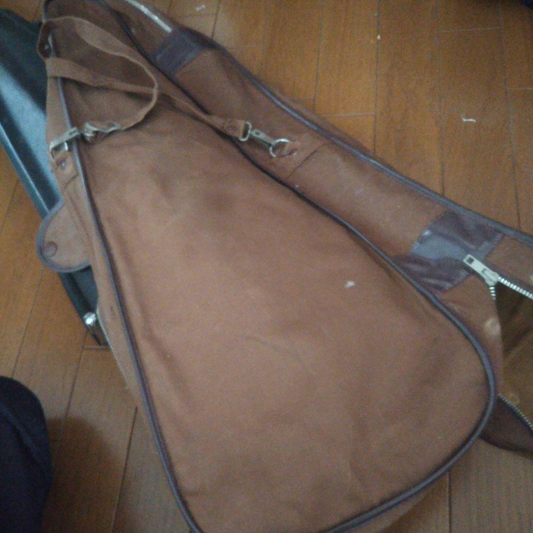 バイオリン本体と弓、ハードケース付き