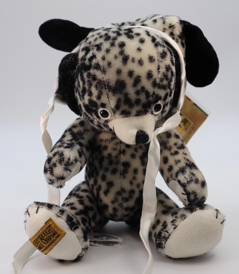 チーキー・リトル・パピィー ボネットを被ったダルメシアンのチーキー 白黒斑点