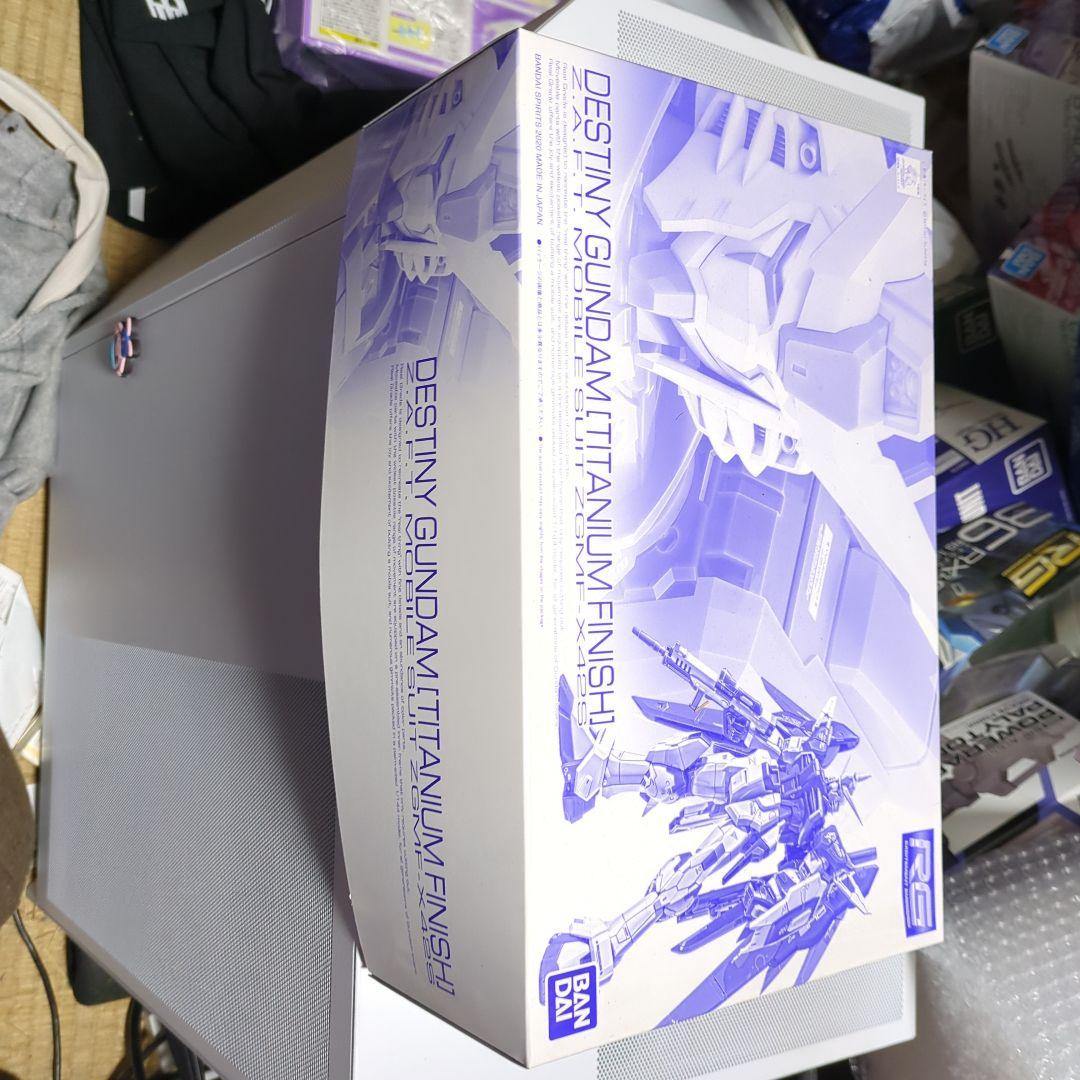 RG デスティニーガンダムチタニウムフィニッシュと光の翼セット