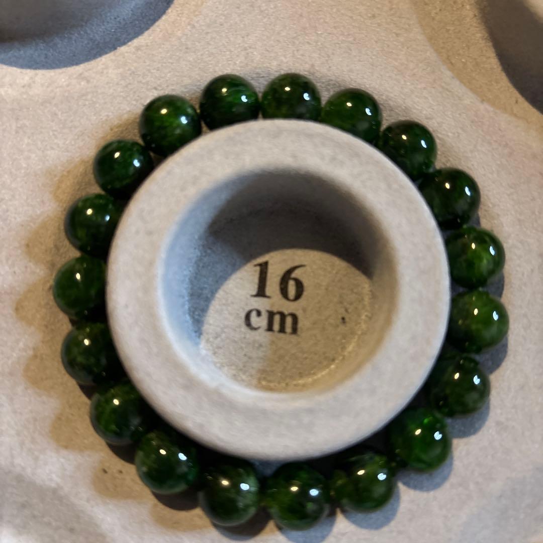 見てたらなんか違う！めちゃくちゃ綺麗な石！すごい！クロムダイオプサイト！