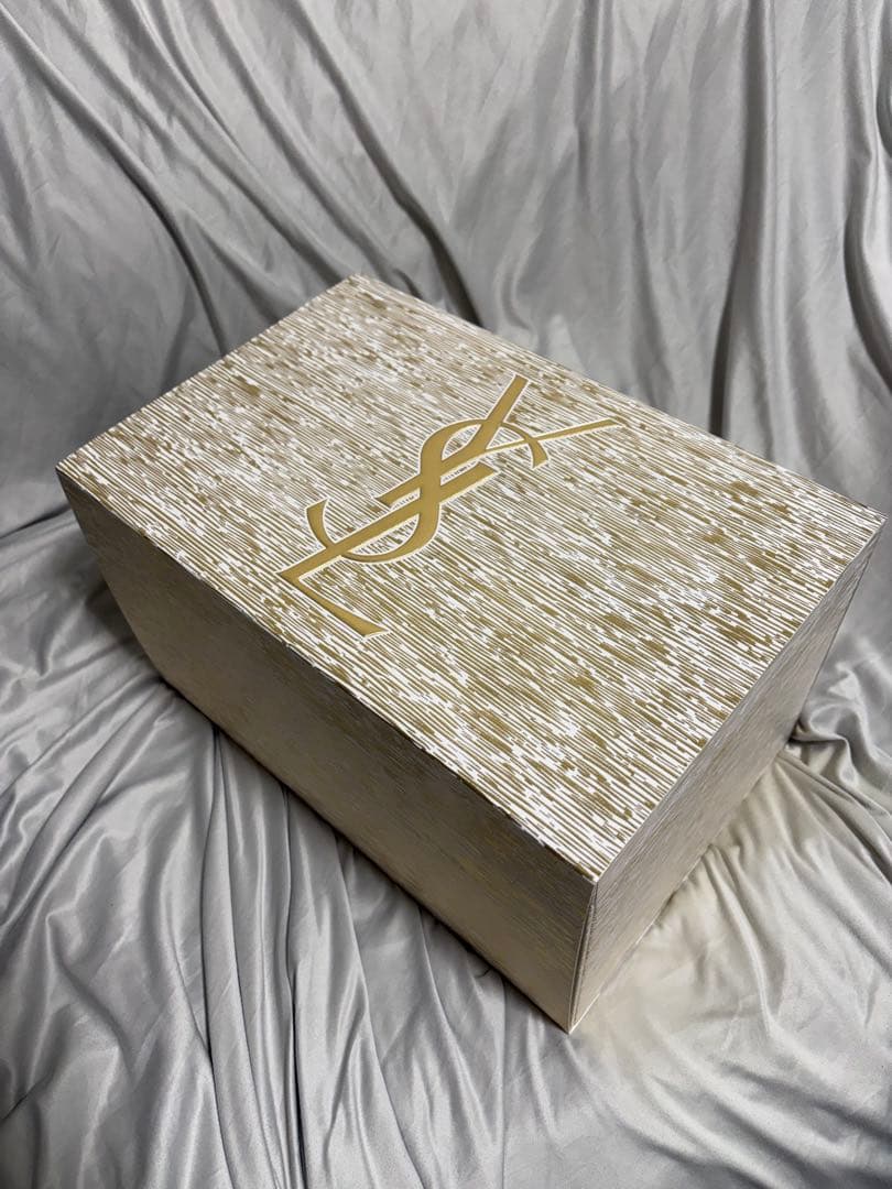 【新品・未開封】イヴサンローラン　アドベントカレンダー 2025