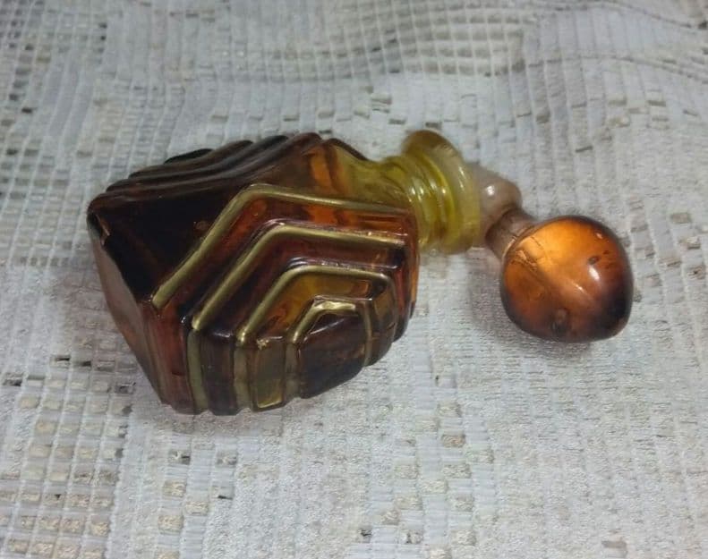 アールデコ様式金色の線で装飾された香水瓶(新品未使用)