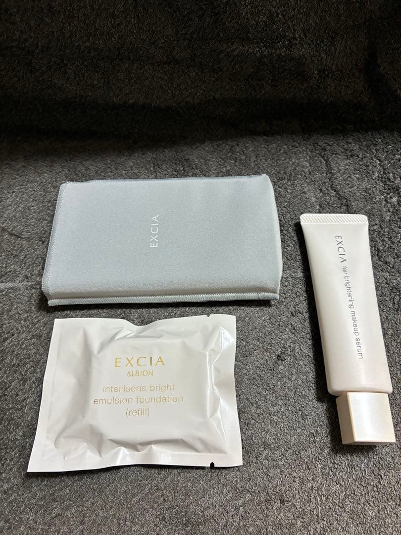 アルビオンエクシア　アンテリサンスブライトエマルジョンファンデーションNA211