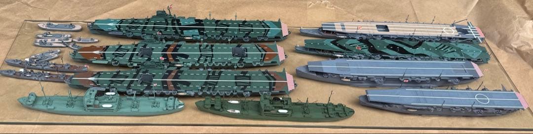 TYPE-B 戦艦、空母プラモデル　完成品　ガラスショーケース付き！