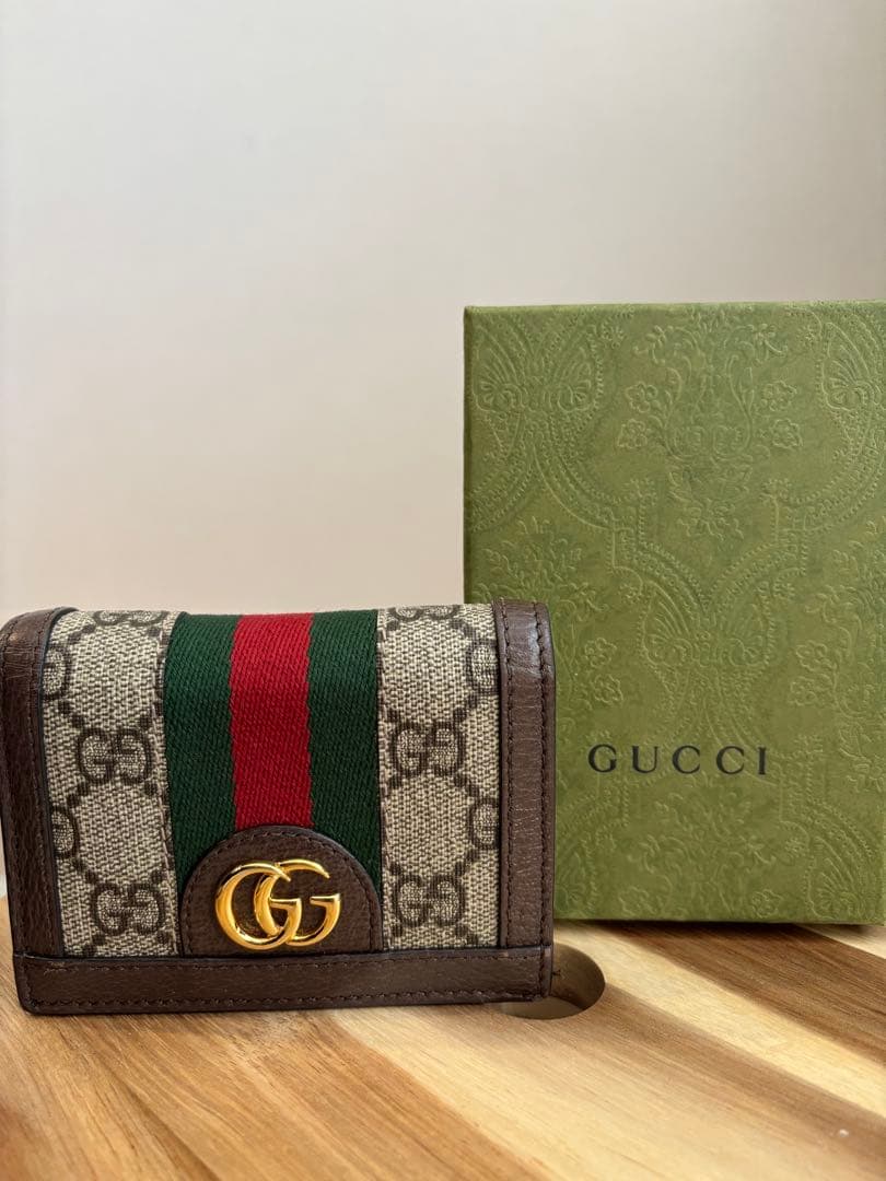GUCCI 二つ折り財布 GGロゴ