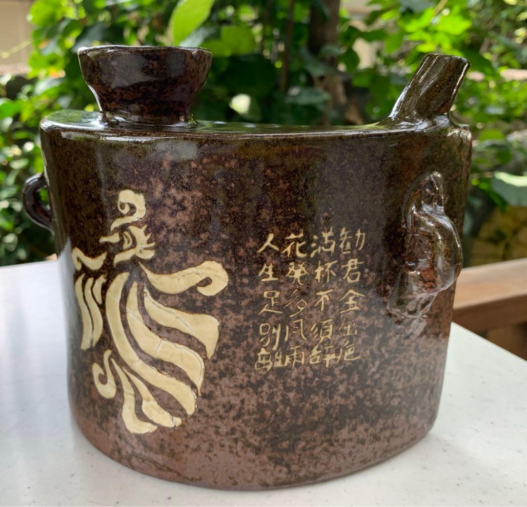 琉球陶器①双鳥(魚鷹)四言詩入白土象嵌抱瓶/②五言詩唐・于入白土象嵌抱瓶