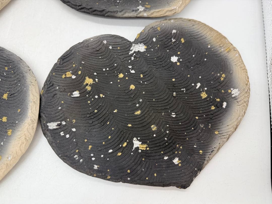 坂田甚内作　黒陶金彩　ハート型皿4点　送料込み250606