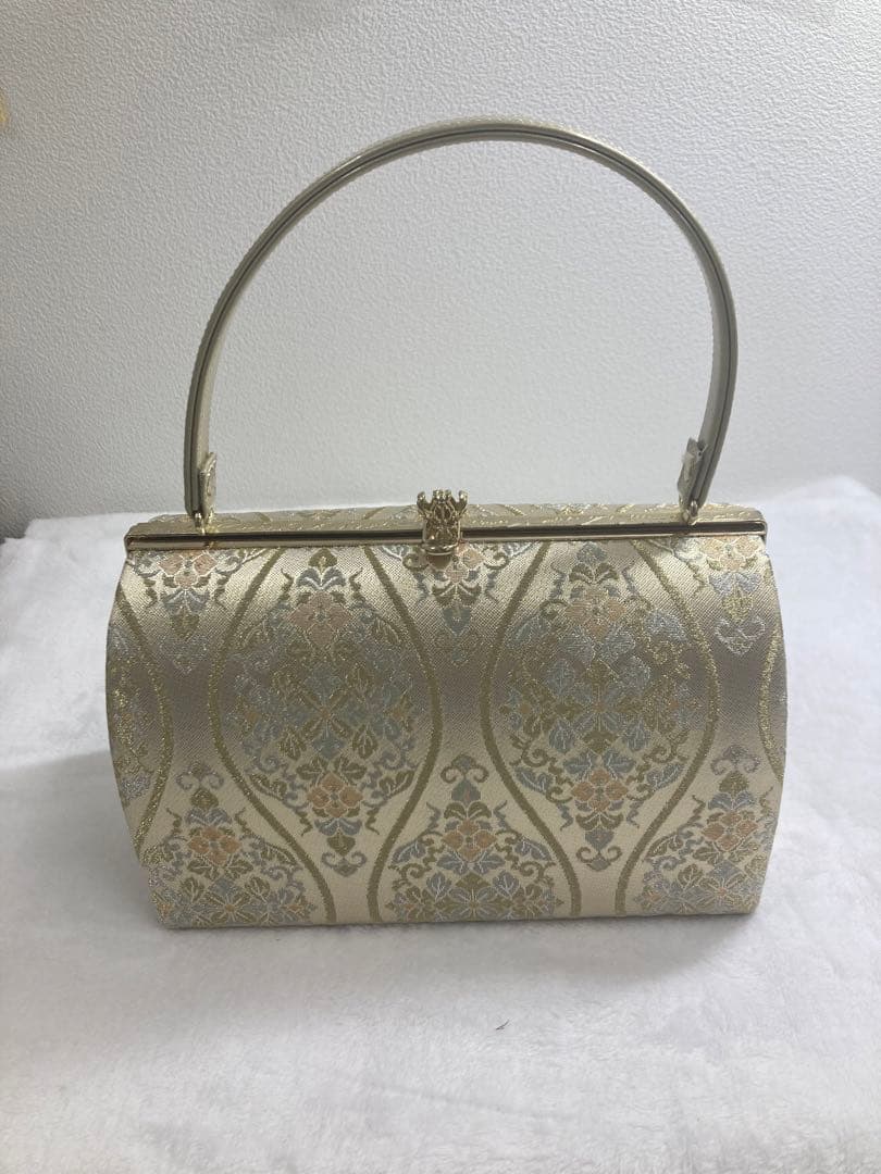 お値下げ　ゴールドの和装用バッグと草履セット