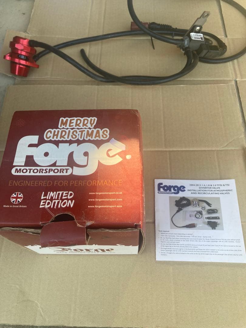 Forge Motorsport ディバーターバルブ レッド