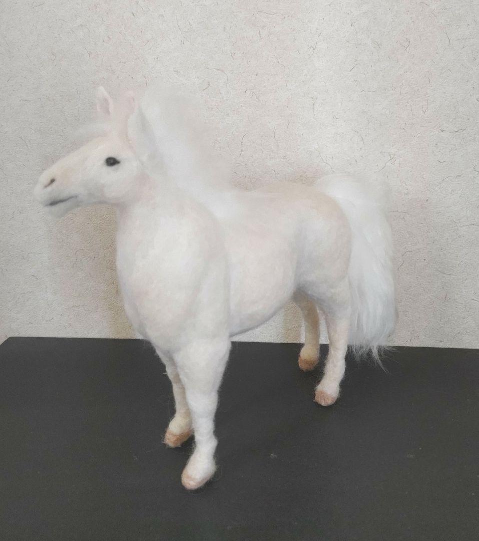 羊毛フェルト 白馬
