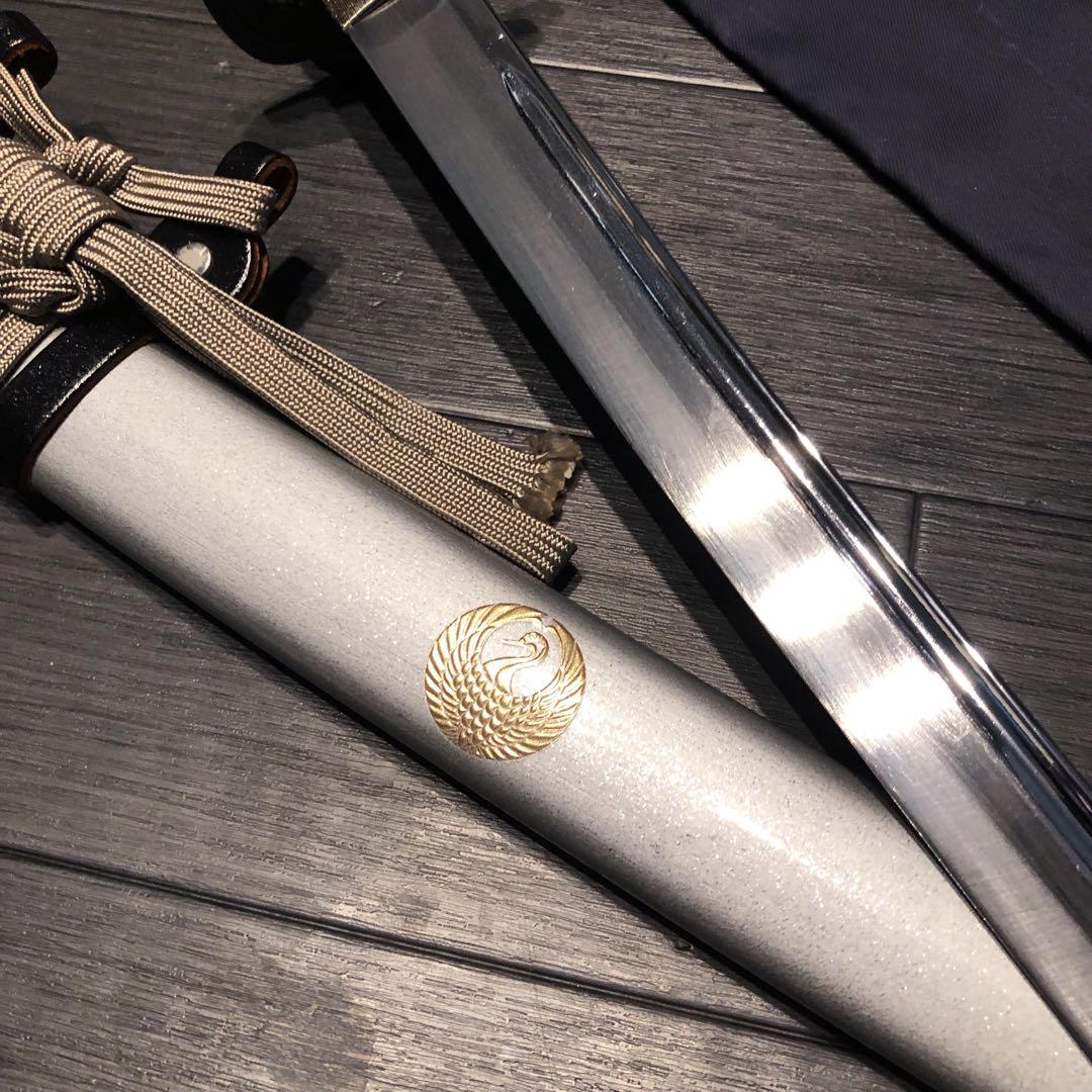 高級模造刀　銀鞘　居合刀　樋入り刀身　白拵え　亜合金刀身　名刀　刀袋付き