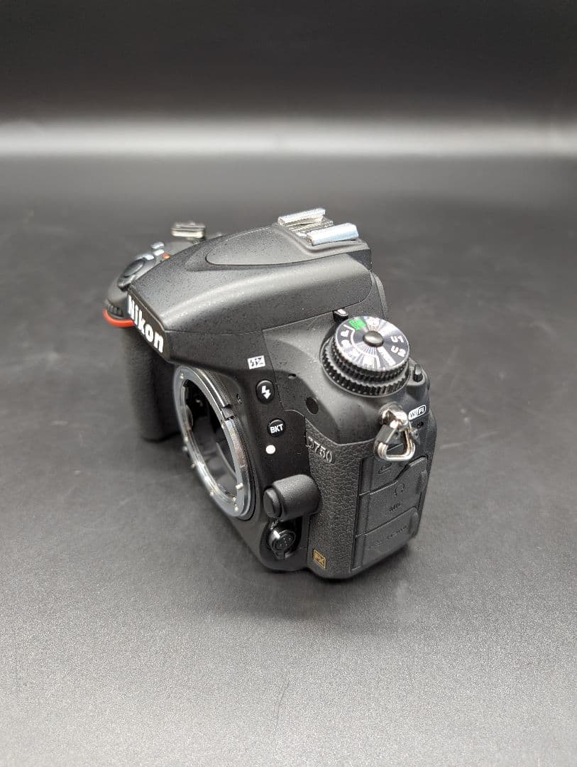 【美品・動作確認済】Nikon D750 ボディ MB-D16