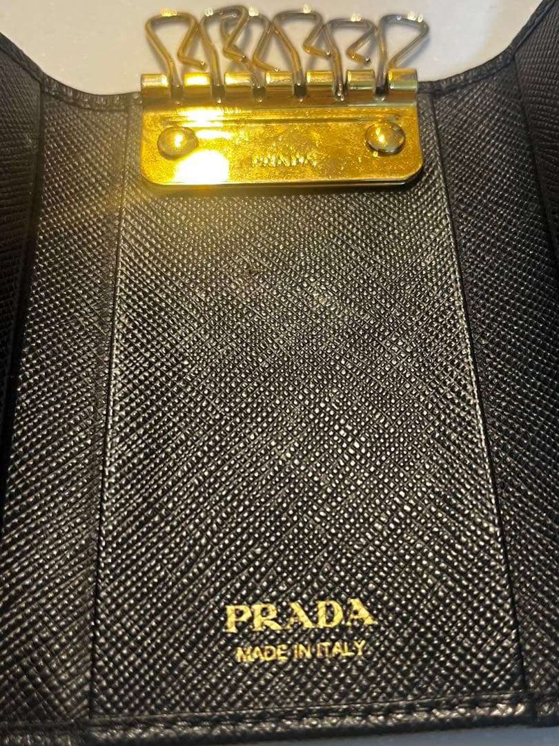 PRADA ブラック キーケース サフィアーノレザー