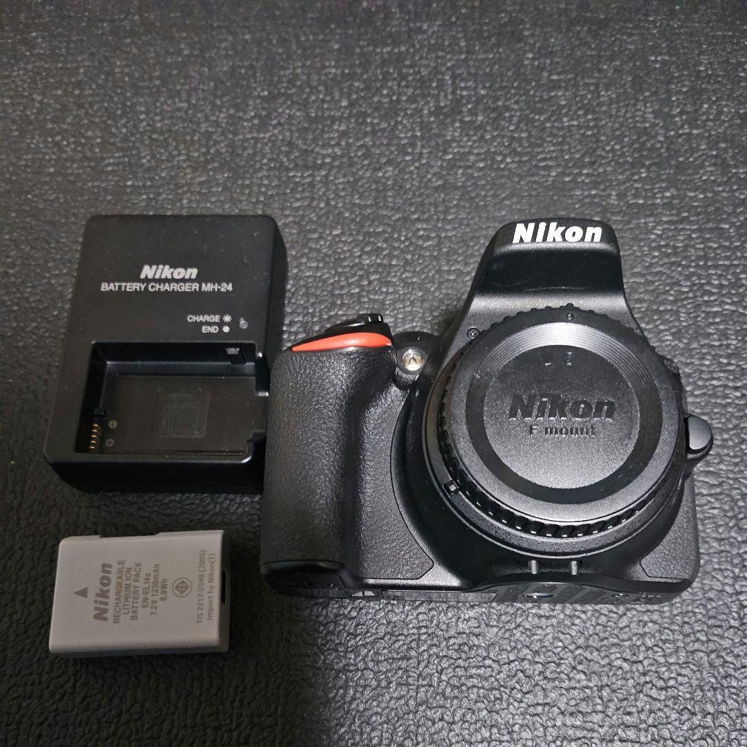 美品　Nikon　d5600　ボディ　ショット数約2600回