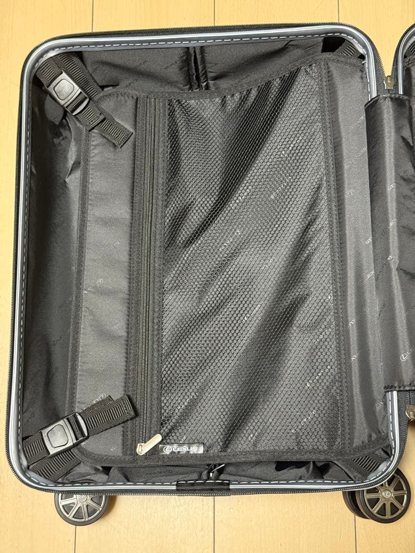 Lexus キャリーケース　機内持ち込み