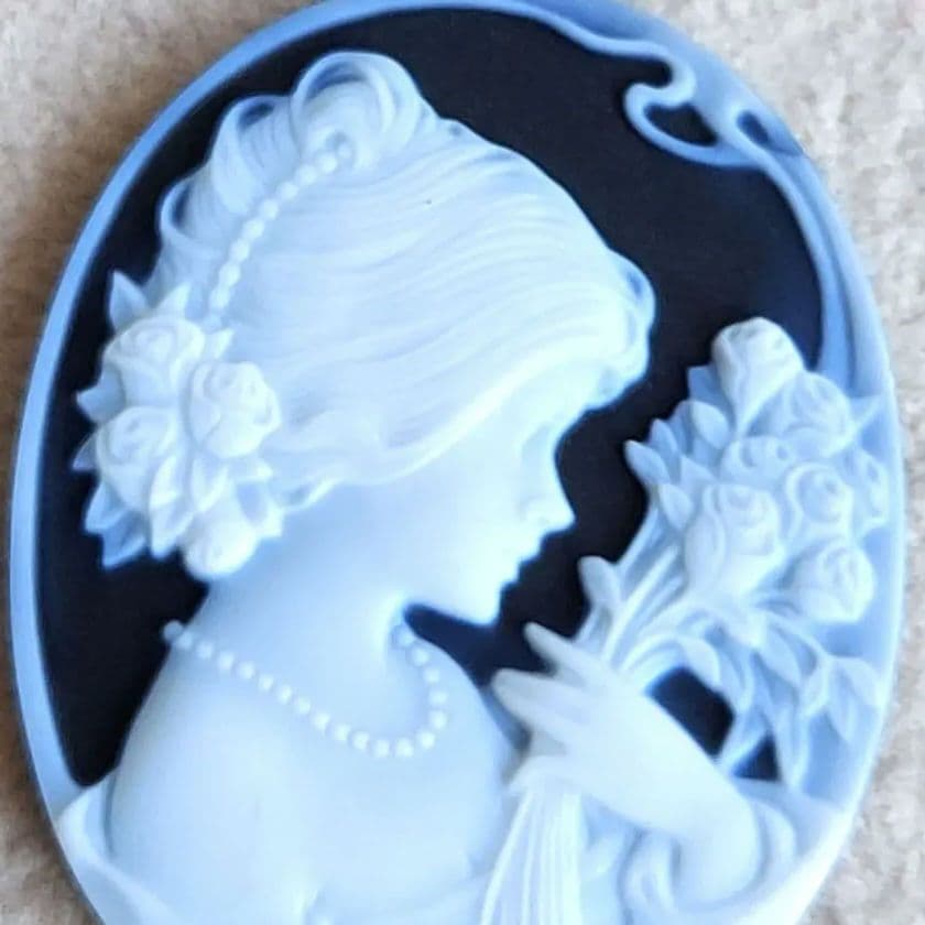 薔薇と女性　メノウ　カメオ