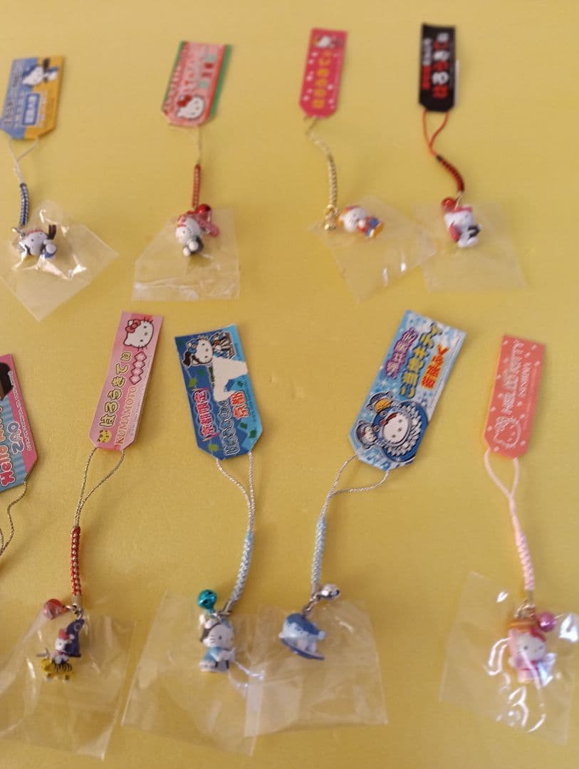 A　ご当地ハローキティファスナーストラップなど日本全国47都道府県制覇　＋１個