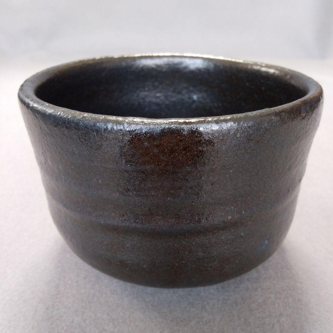 唐津焼　西岡小十　氏作　黒唐津茶碗　共箱・共布つき