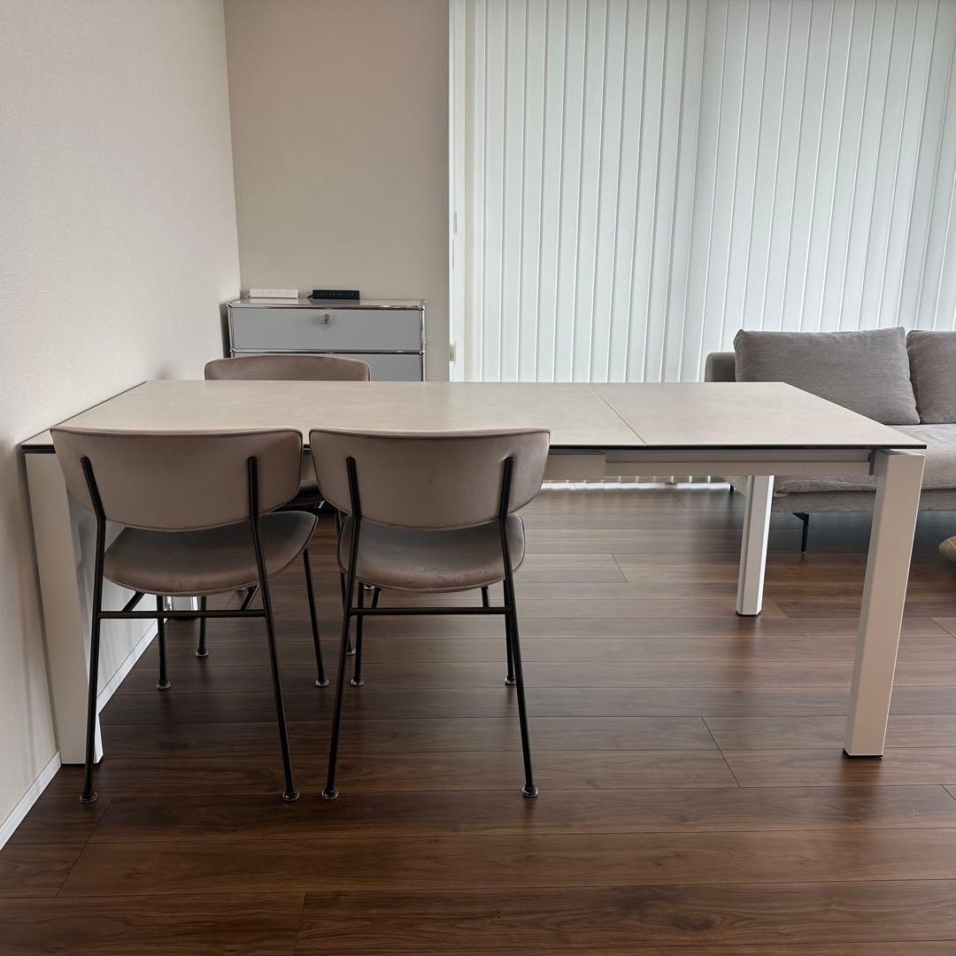 カリガリス セラミック伸長ダイニングテーブル