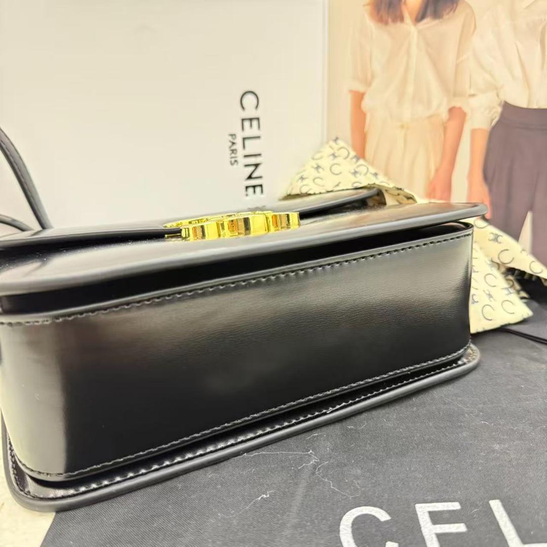 ブラックショルダーバッグ