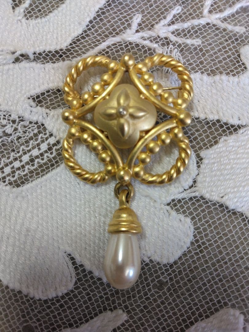 レア★VALENTINOヴァレンティノ★パール付きブローチ金ゴールドアクセサリー