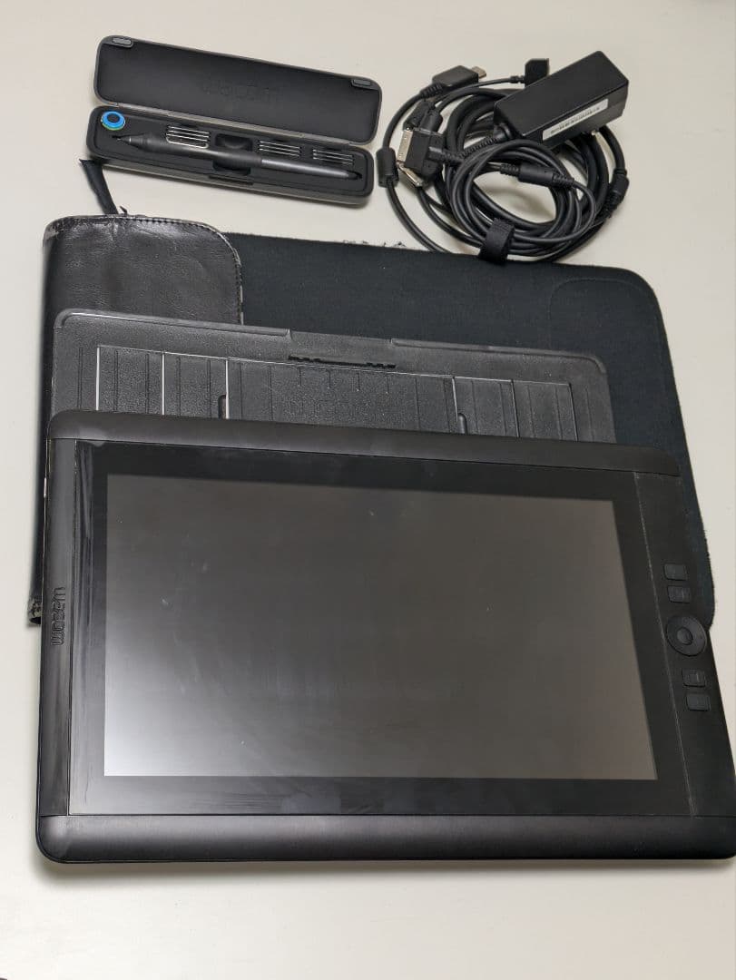 Wacom Cintiq 13HD 液晶ペンタブレット　キャリーケース