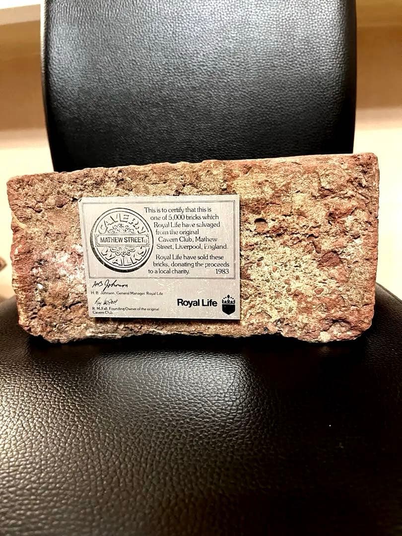 ビートルズ　キャヴァーンクラブ　LIVEハウス　解体レンガ5000分の1