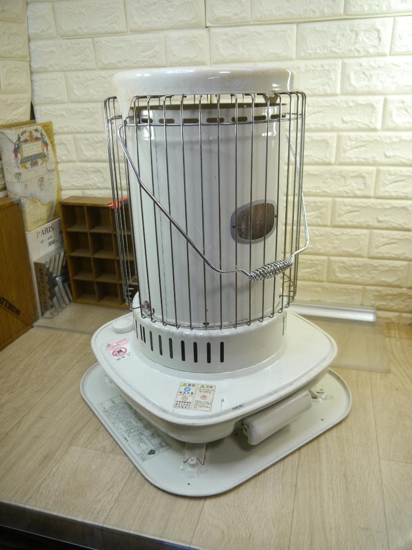 送料無料サービス◆2013⑦◆コロナ　灯油ストーブ 円筒形 ホワイト