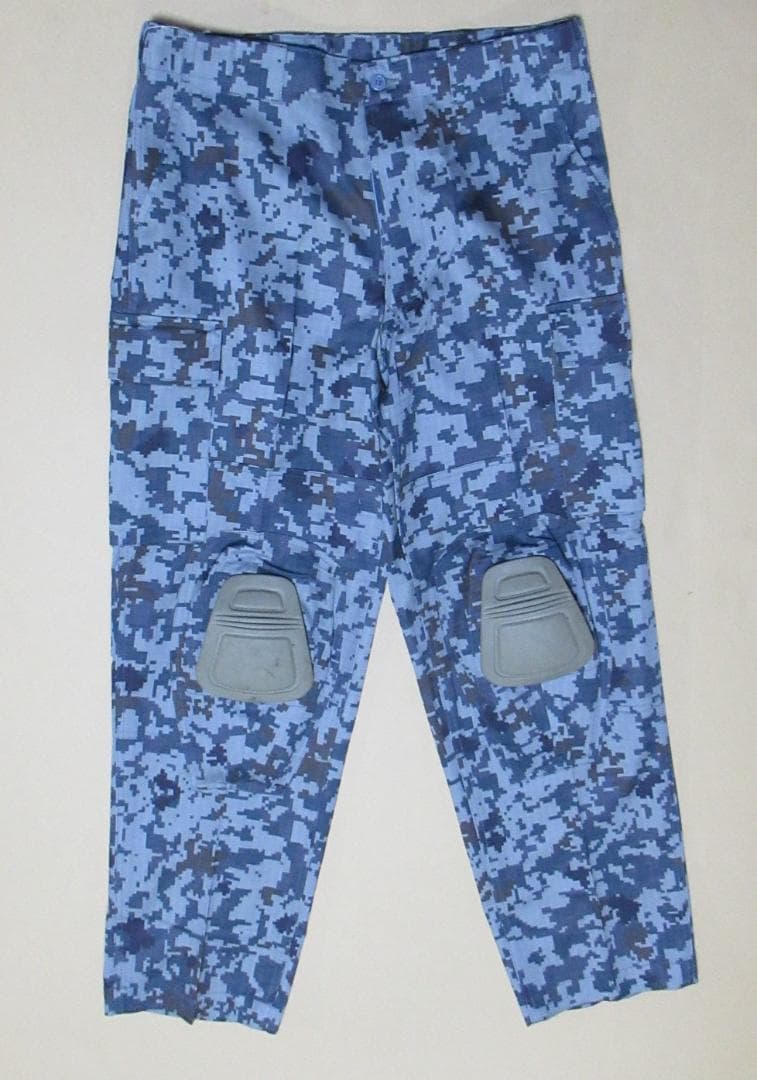 ３Ａ：航空自衛隊デジタル迷彩のコンバットパンツ（ニーパッドは付属しません）