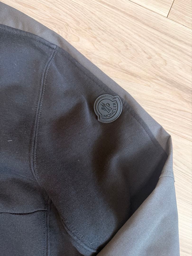 【サン】MONCLER グレー フード付きパーカー