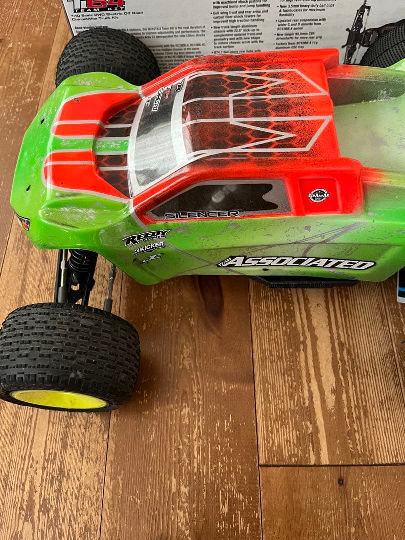 ASSOCIATED T6.4オフロードバギー