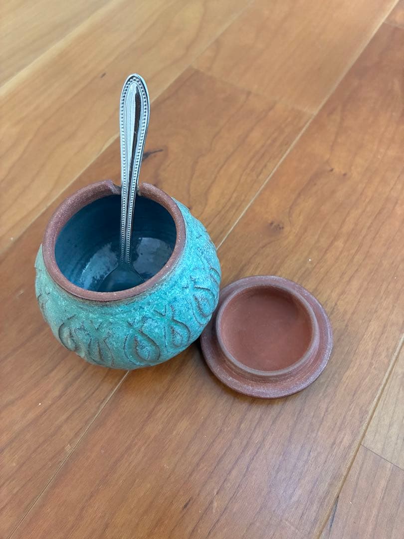 ヤッチとムーン　やちむん