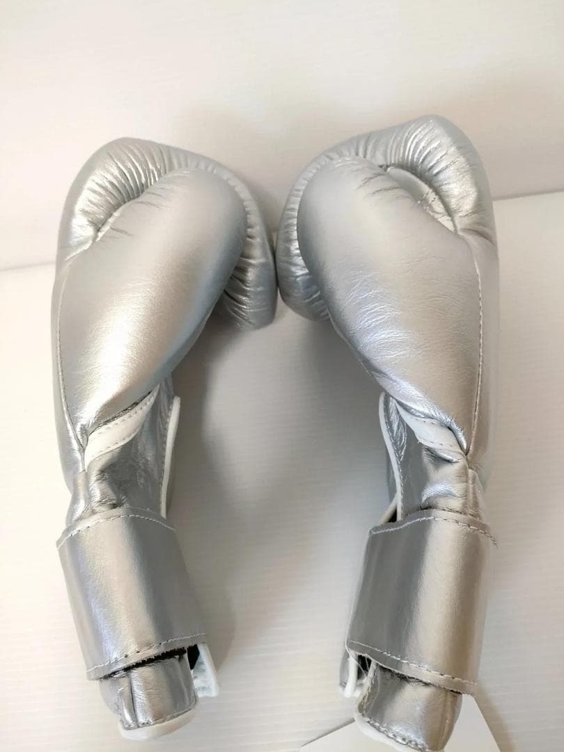 Winning ボクシンググローブ 14oz シルバー CO-MS-500B