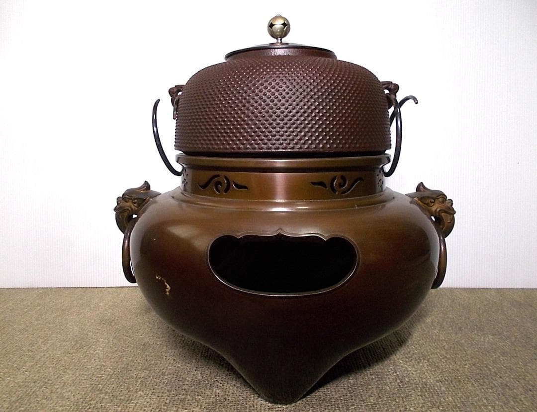 人間国宝高橋敬典作 唐銅霰鬼面風炉 銀摘み? アラレ茶釜未使用 釜環 送料込み