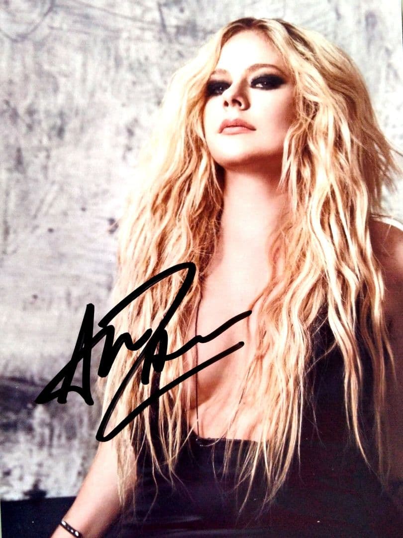 セール中…アヴリル・ラヴィーン直筆サイン入り2Lサイズ写真‥Avril〜