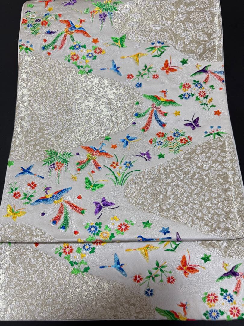 【銘品美品】西陣老舗機元「植山茂八織物」白地 唐織刺繍 紋織「花喰い鳥文図」