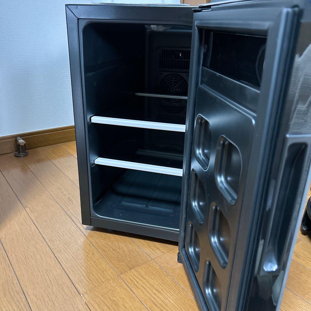 小型冷蔵庫 23L 前開き1ドア ペルチェ式 温度設定5-18°Cソリッドドア