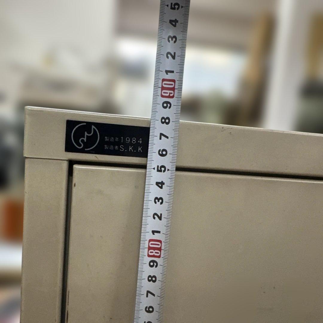 LION 鍵付きキャビネット