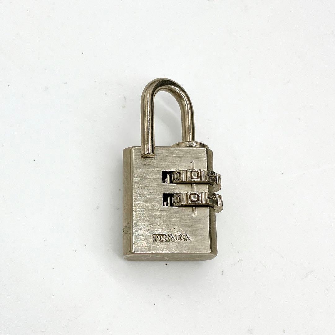 【PRADA】キャリーケース　スーツケース　三角ロゴプレート　ナイロン　黒色