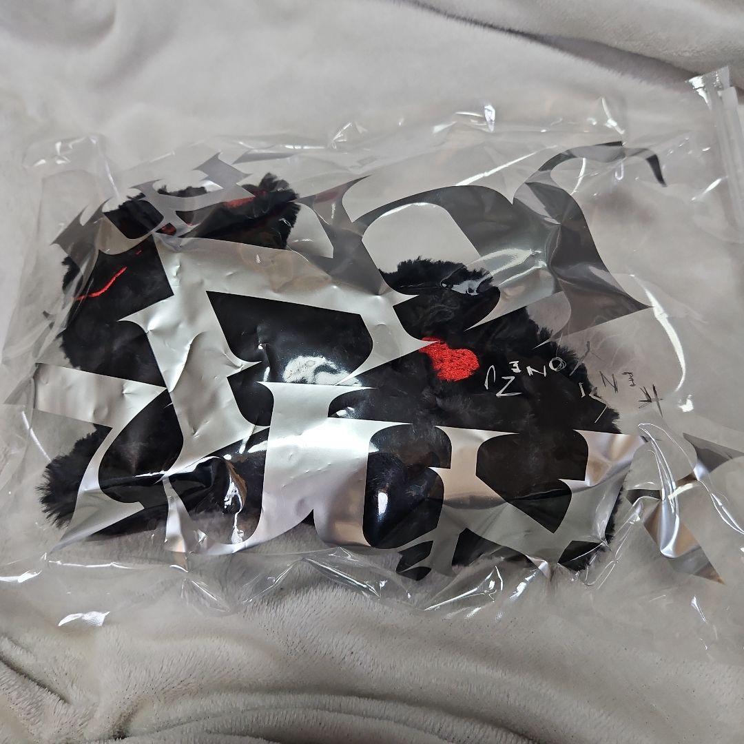 米津玄師　リイシューねこ　黒赤