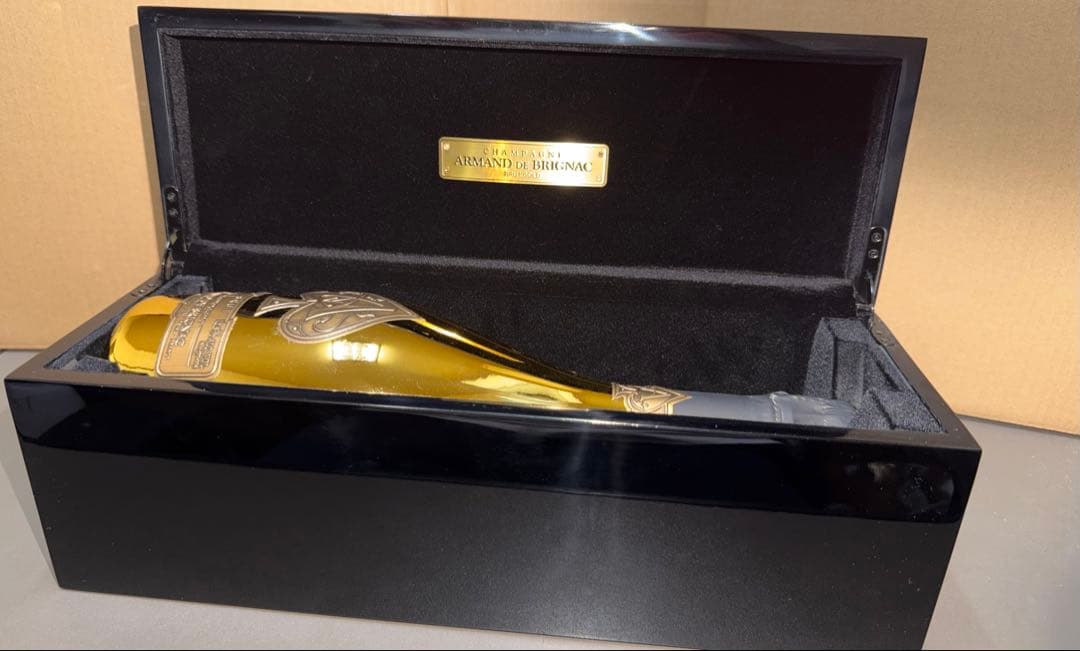 Armand de Brignac ゴールド シャンパン 750ml 箱カバー①