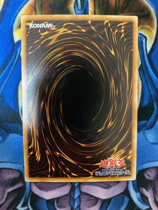 遊戯王 ブラック・マジシャン レリーフ　美品　ローダー付き